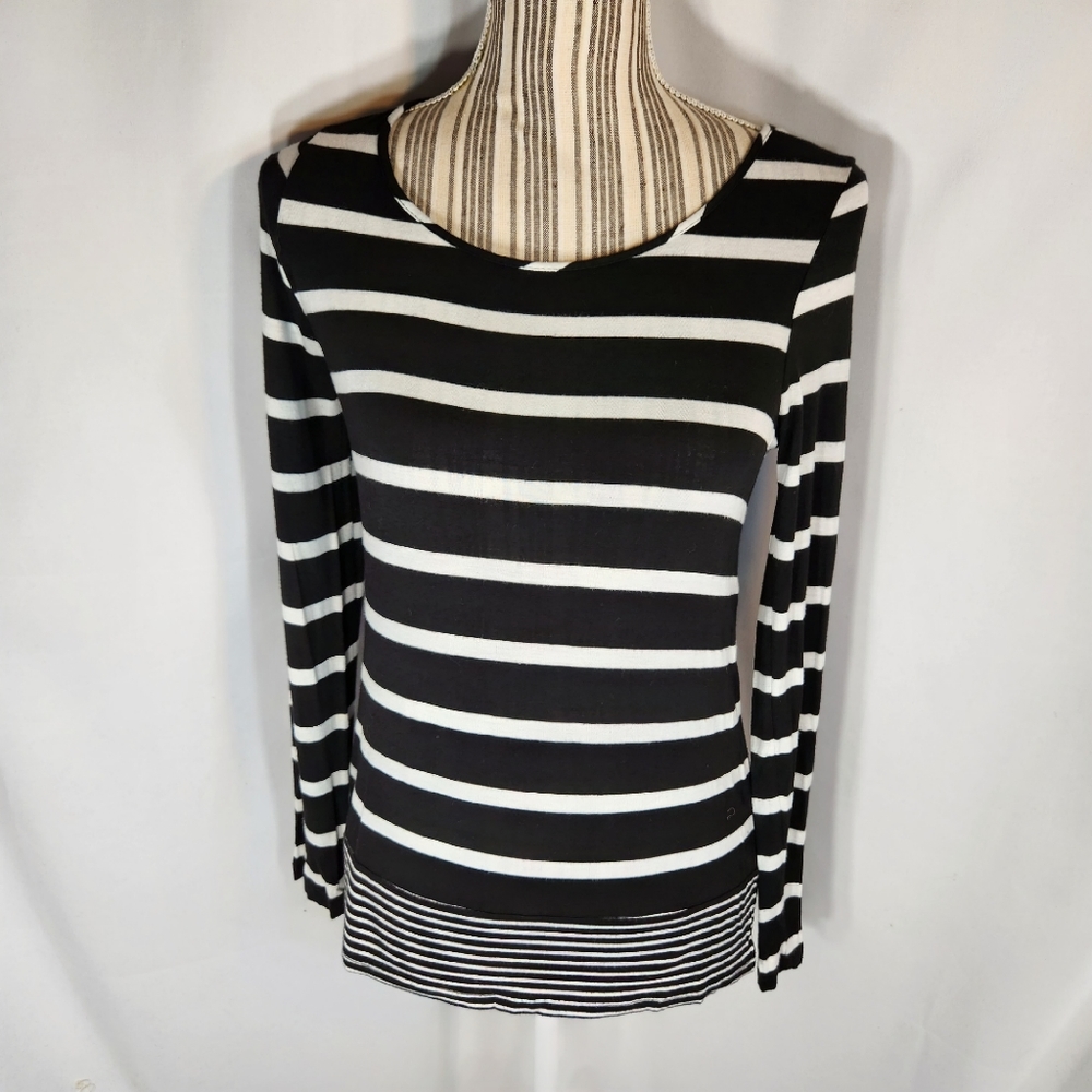 Olive + Oak Black & White Striped Long Sleeved Top Size XSmall